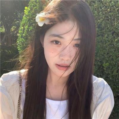 穿黄睡衣的女孩